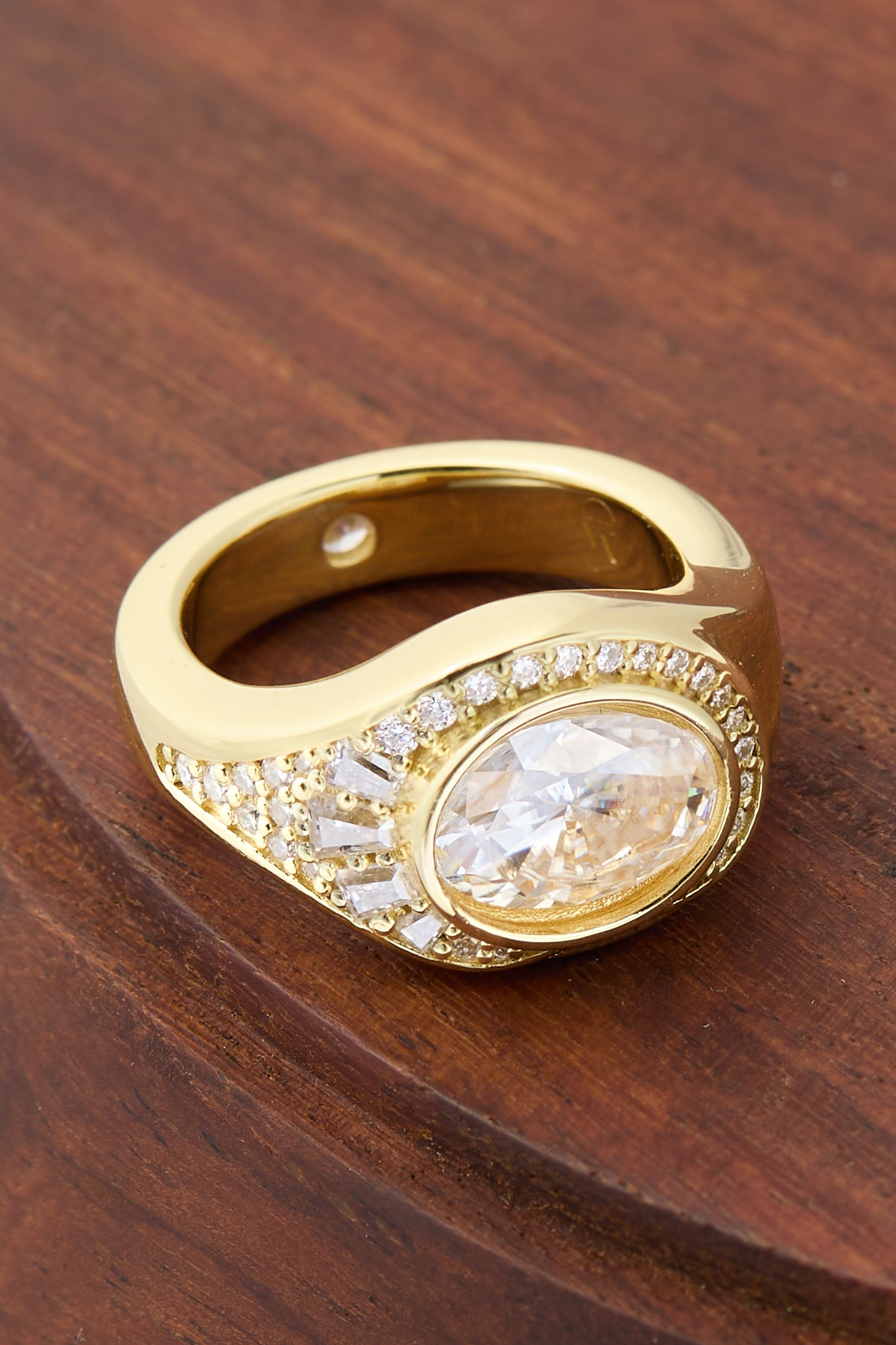9k Solid Gold Cove Oval Moissanite Ring | Signet Inspired London