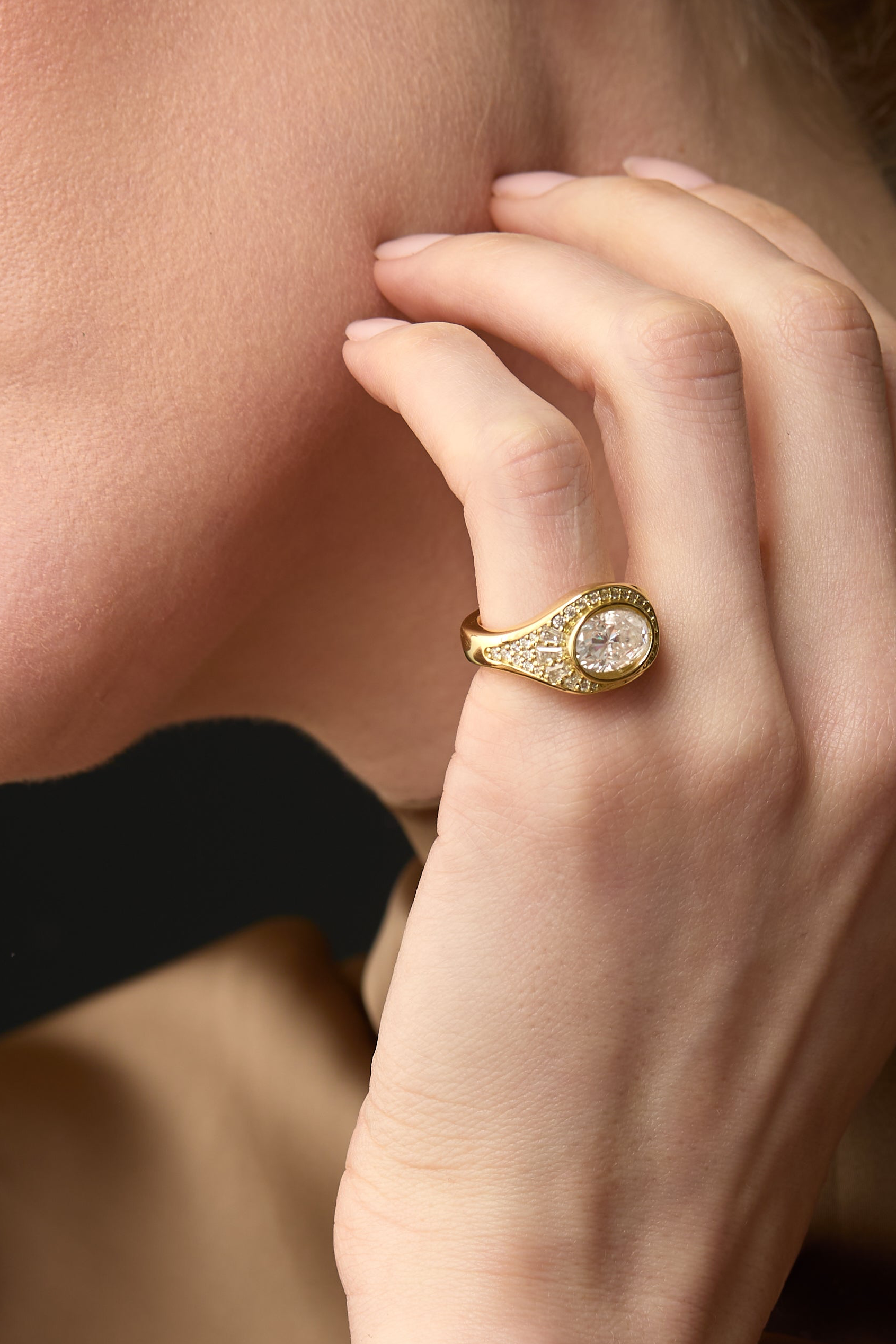 9k Solid Gold Cove Oval Moissanite Ring | Signet Inspired London
