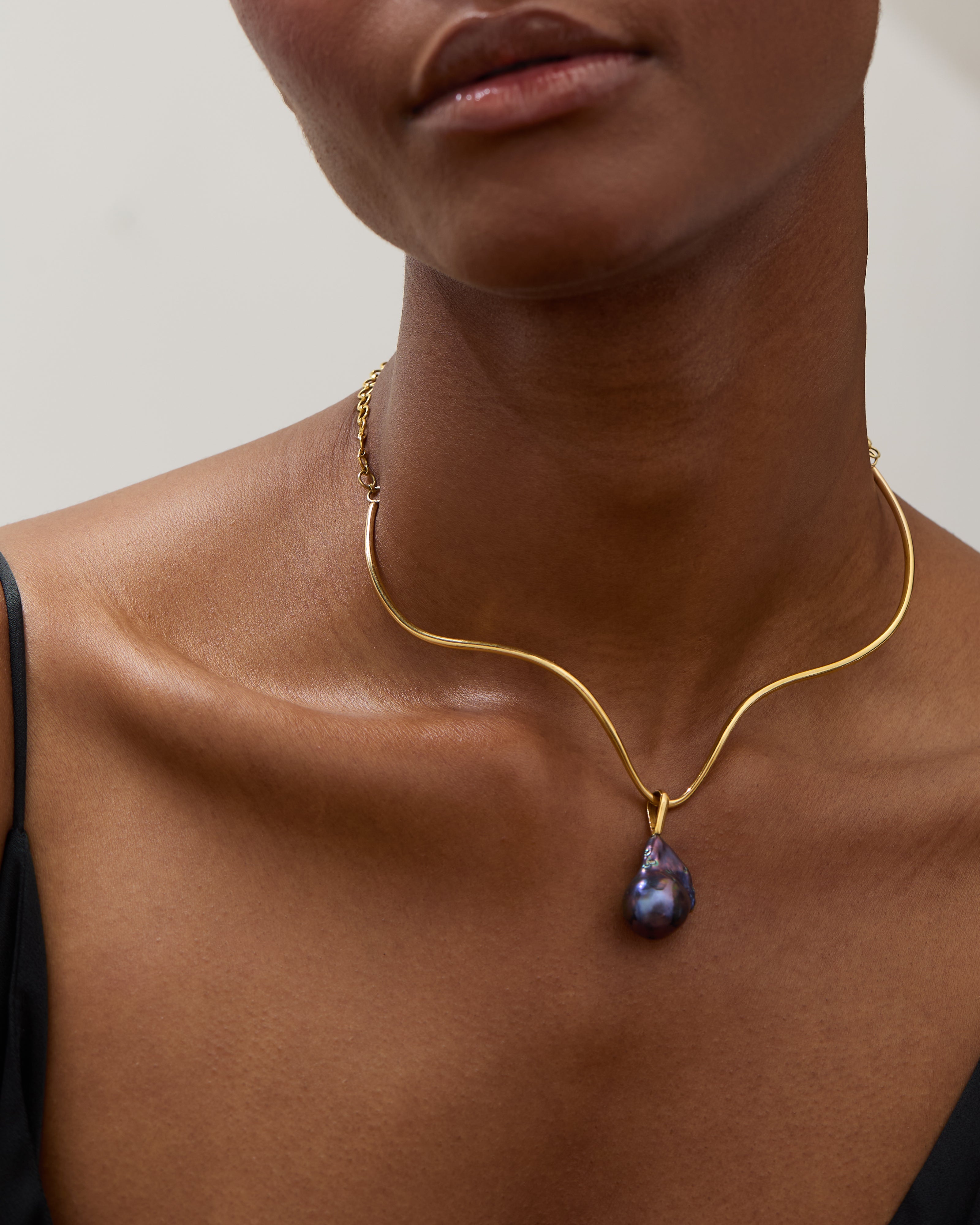 natural baroque pearl pendant in 9ct solid gold