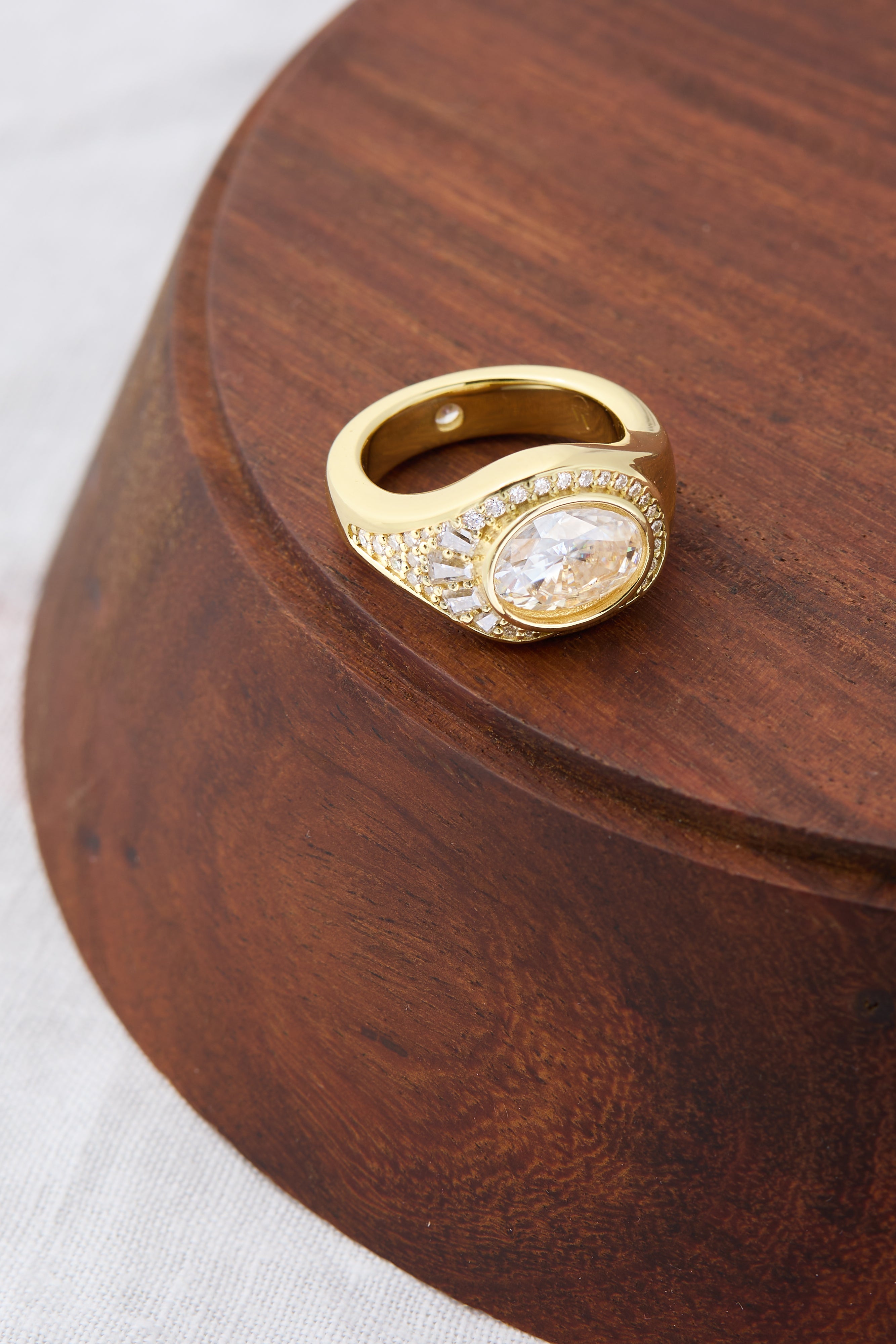 9k Solid Gold Cove Oval Moissanite Ring | Signet Inspired London