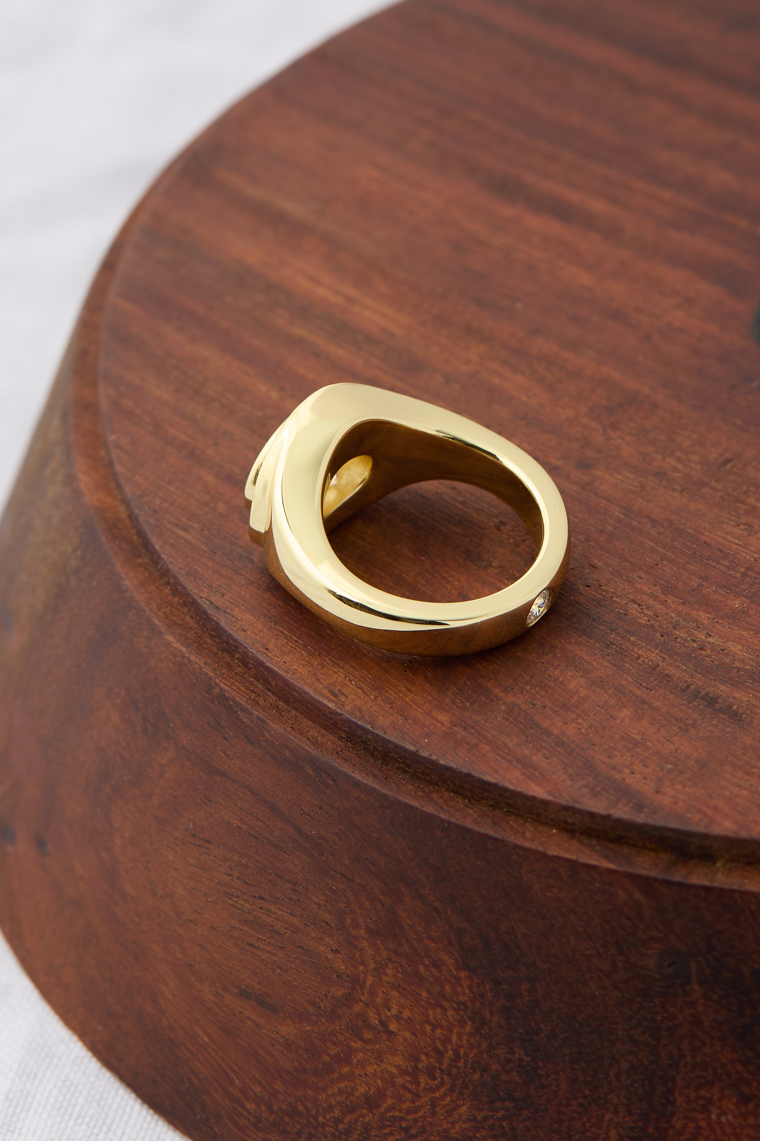 9k Solid Gold Cove Oval Moissanite Ring | Signet Inspired London