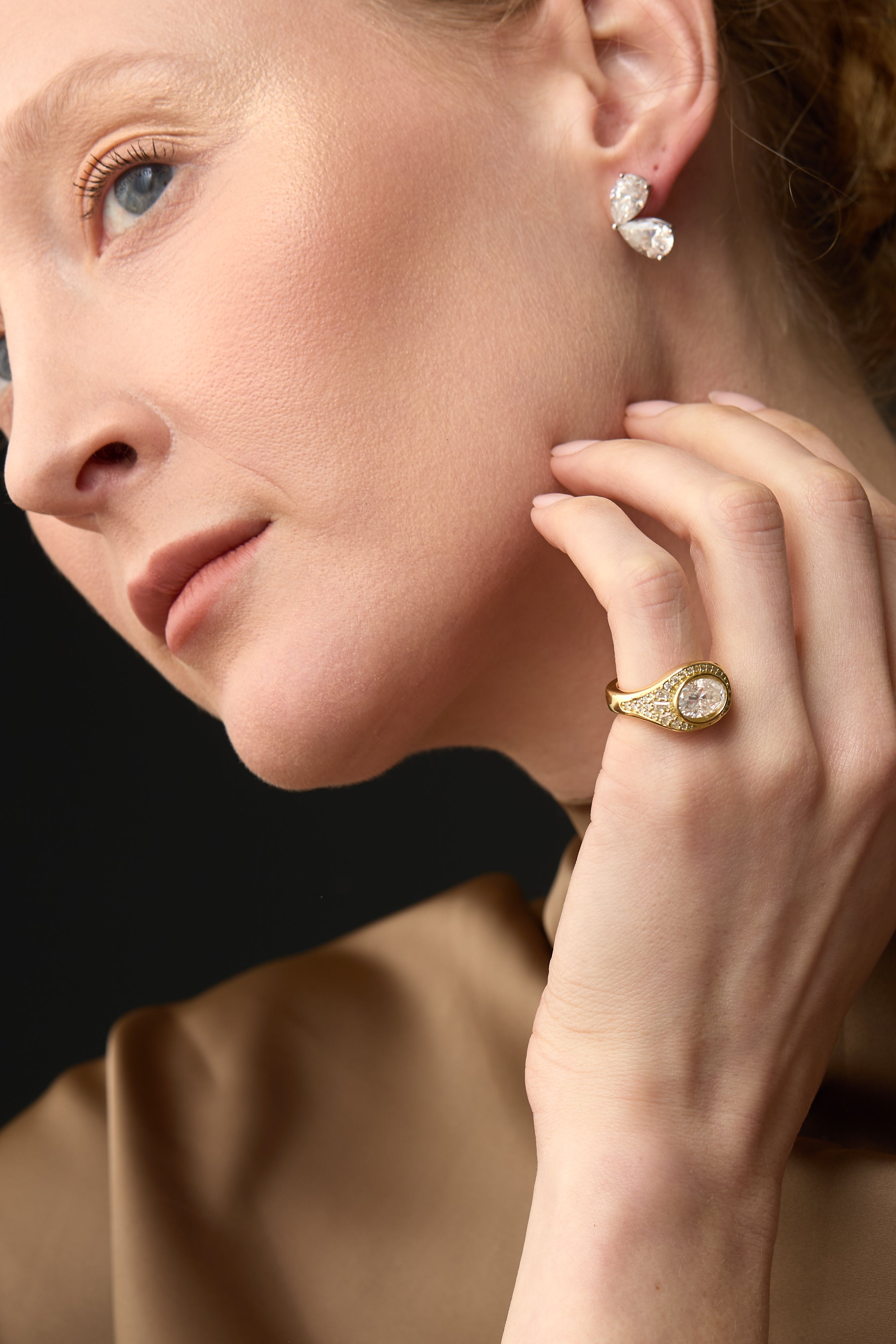 9k Solid Gold Cove Oval Moissanite Ring | Signet Inspired London