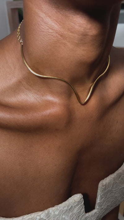 close up video of gold necklace on model
