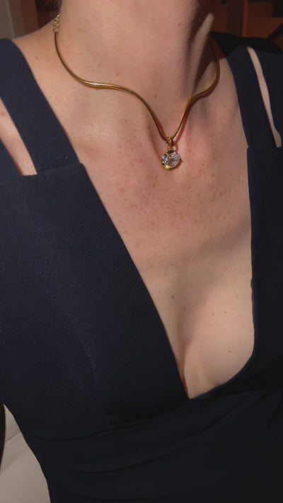 Video of model wearing the moissainte pendant 